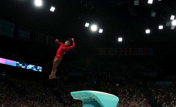 Versus / Simone Biles gana su tercer oro en París 2024