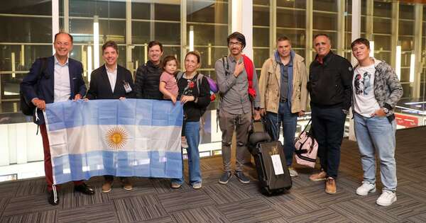 La Nación / Retornaron a Argentina los diplomáticos expulsados de Venezuela