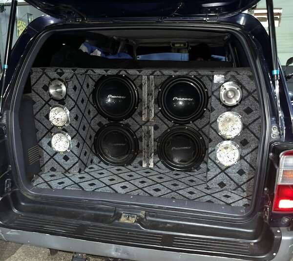 Luque: aprehenden a cuatro hombres por polución sonora y perturbación - Policiales - ABC Color