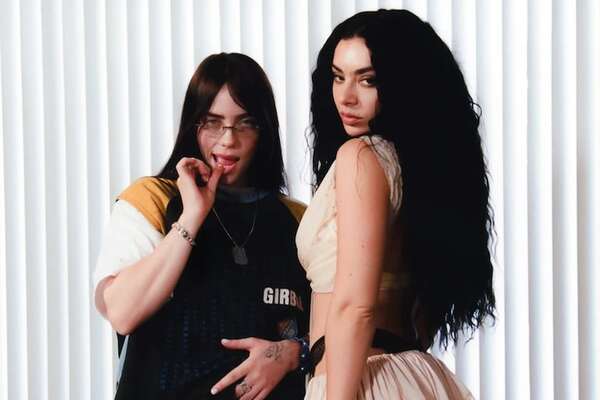Charli XCX se alía con Billie Eilish para expandir su universo “Brat” - Música - ABC Color