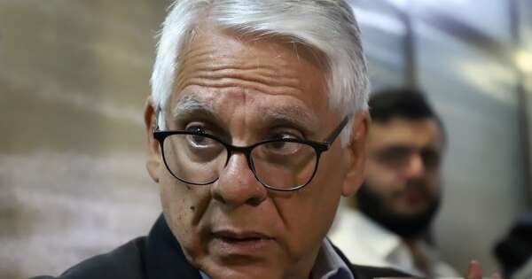 La Nación / Por el momento no hay causales para echar a Chaqueñito, afirma senador del PEN