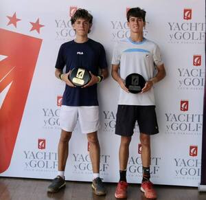 Cayo Narváez gana el título U18 en el Yacht y Catalina Delmás es subcampeona