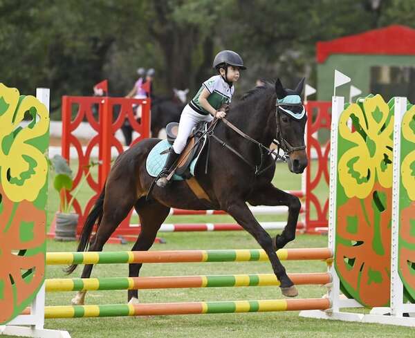 Hipismo: Magníficos saltos en Acá Carayá - Polideportivo - ABC Color