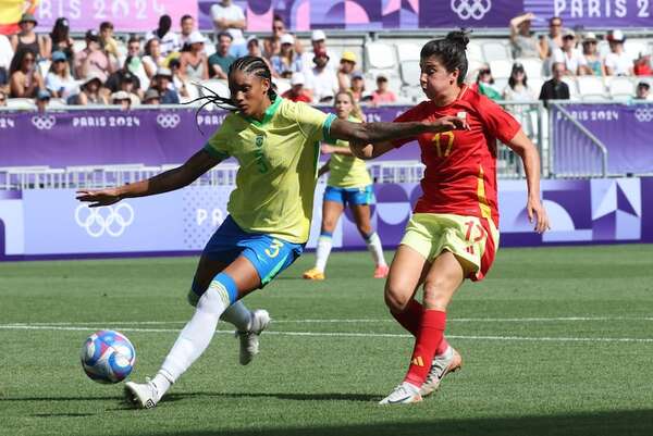 Fútbol femenino: España-Brasil, en semifinales - Polideportivo - ABC Color