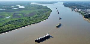 Aumento de peaje en la hidrovía no afectará al tramo utilizado por barcazas paraguayas