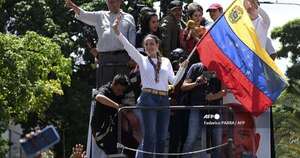 La Nación / Machado reaparece en marcha en Venezuela