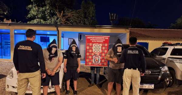La Nación / Policía allana lavadero y recupera dos vehículos