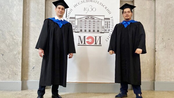 Hermanos que vendían empanadas en Rusia para estudiar ya son ingenieros