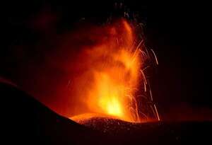 Nueva erupción del Etna provoca retrasos en el aeropuerto de Catania, en Sicilia - Mundo - ABC Color