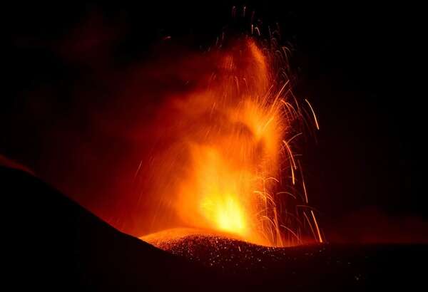 Nueva erupción del Etna provoca retrasos en el aeropuerto de Catania, en Sicilia - Mundo - ABC Color