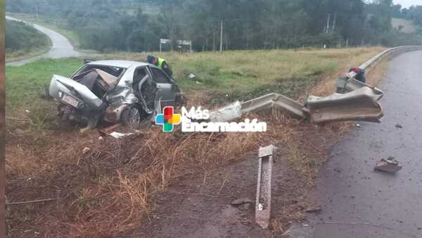 Conductor se salva de milagro en aparatoso vuelco sobre Ruta PY07 en Yatytay