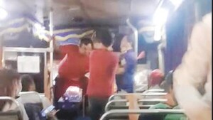 Dos choferes se agarraron a moquete dentro de un micro