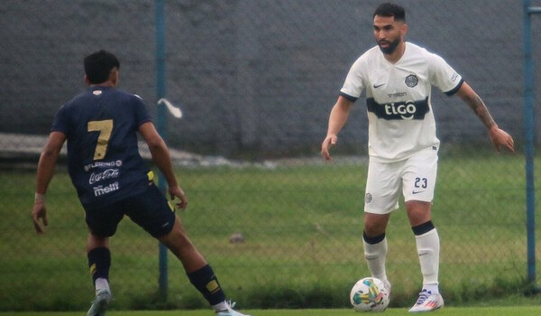 Versus / Una buena en Olimpia: El "Beto" Espínola ya hizo fútbol y dejó un emotivo mensaje