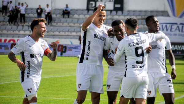 Versus / ¡Imparable! Alex Arce anotó un doblete en la goleada de Liga de Quito