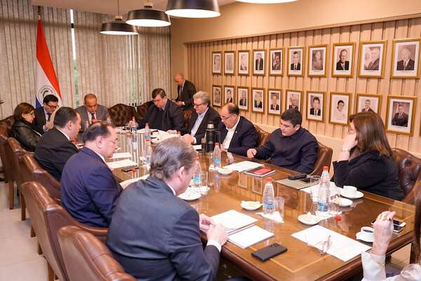 Semana de aprietes en el Senado por el caso Abdo y la comisión “garrote” - Política - ABC Color