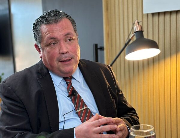 “Muchos prefieren más acercarse al poder antes que mantener la dignidad y firmeza”