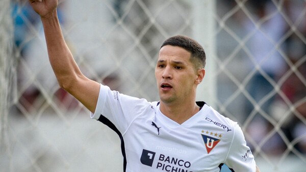 Alex Arce amplía racha goleadora con Liga en Ecuador