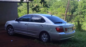Roban vehículo a pareja mientras verificaba obra de su casa