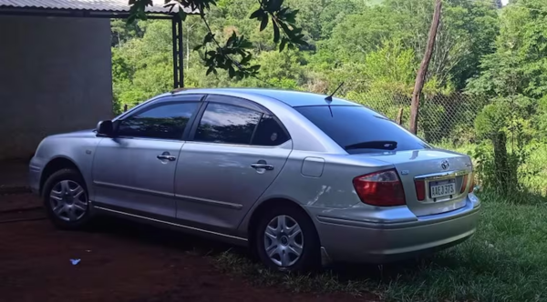 Roban vehículo a pareja mientras verificaba obra de su casa