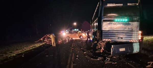 Fiscal salió ileso de milagro tras fuerte impacto contra colectivo en Misiones - Policiales - ABC Color