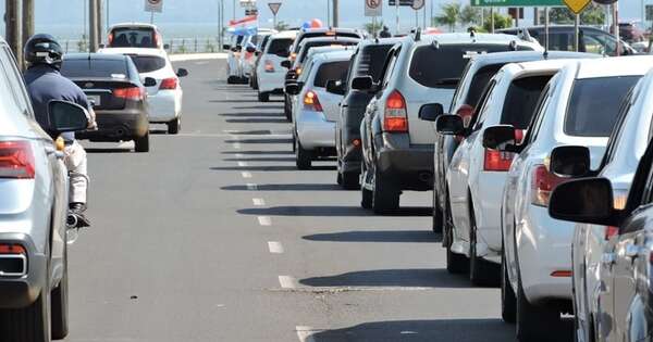 Diario HOY | Conductores de plataformas se movilizan contra exigencias impuestas en Encarnación