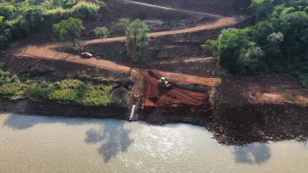 Avanza construcción de puente sobre el río Monday - La Clave