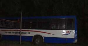 La Nación / Mujer falleció tras caer de un colectivo en Lambaré
