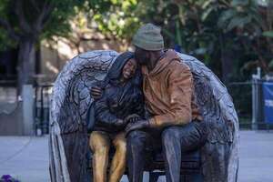 ¡Mirá la nueva estatua de Kobe Bryant y su hija! - Gente - ABC Color