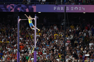 Versus / El dueño de las alturas: Duplantis eleva su récord del mundo en salto con garrocha