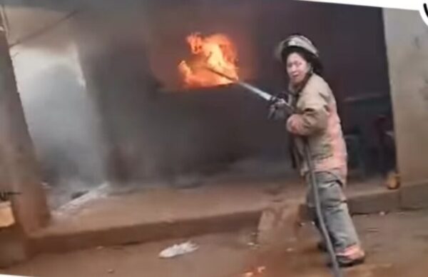 Aire acondicionado explotó e incendió una vivienda