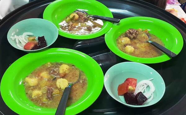 Hambre Cero: Estudiantes luqueños reciben almuerzo escolar •