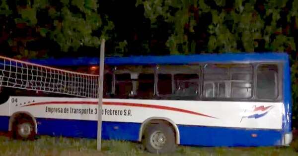 La Nación / Mujer falleció tras caer de un colectivo