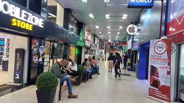 Se desploma actividad comercial en CDE por caída del real ante el dólar - La Clave