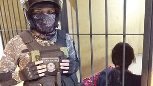 Persiguió a su suegra con un feroz machete