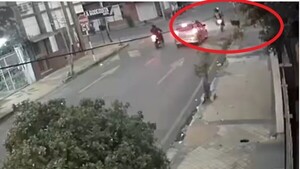 Video: Agentes del Grupo Lince fueron atropellados por un colectivo