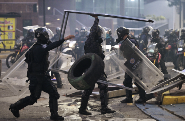 Aumenta el número de fallecidos en las protestas contra el fraude electoral en Venezuela