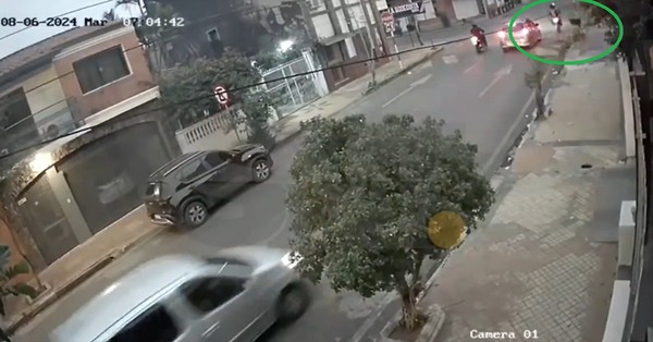 Video: Bus embiste a agentes del Grupo Lince; uno se encuentra grave - ADN Digital