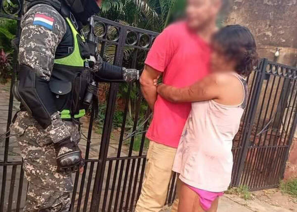 Ella, descalza y llena de cortes de botella, no realizó ninguna denuncia contra él: peleaban en la calle