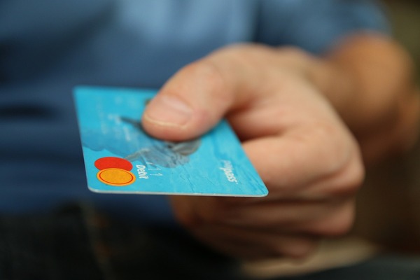 Combustibles, supermercados y restaurantes: Los rubros con mayor participación en el uso de tarjetas de débito - MarketData