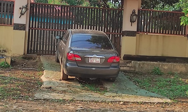 Vehículos con chapa clonada siguen plantados frente a la casa de Gabriela Riquelme - OviedoPress