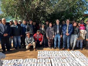 Municipalidad de Cambyretá fortalece a organizaciones productivas con entrega de insumos