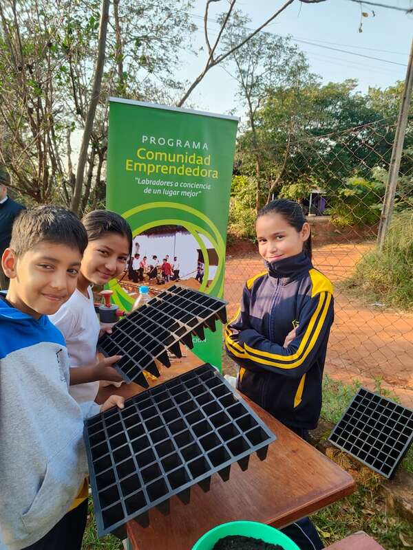Arroyos y Esteros: comunidad emprendedora resalta la importancia de fomentar las huertas escolares - Nacionales - ABC Color