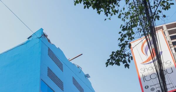 La Nación / Comuna admite deterioro de edificio con techo caído, pero niega riesgo de posible derrumbe