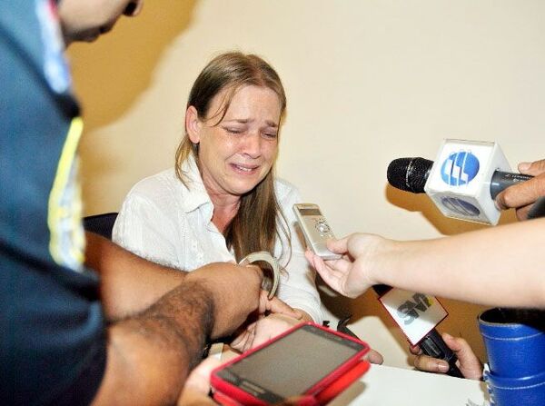 Para Defensora no se respetan garantías constitucionales de Marilyn Eberhardt - PDS RADIO Y TV