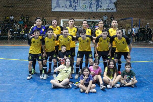 Atenas vence a Fomento y 29 alcanza la punta