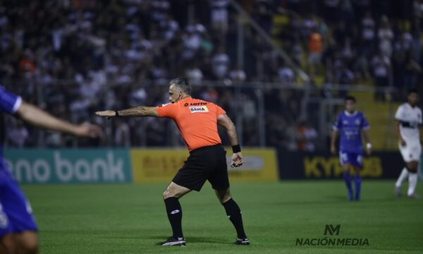 ¡Penaaal.. ah no! Olimpistas se tiran contra el VAR