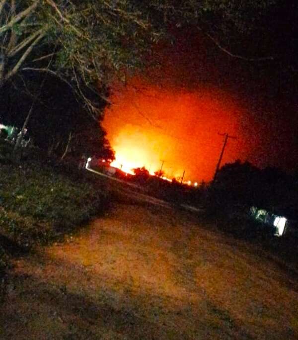 Carapeguá: controlan incendio de pastizal que puso en peligro los humedales del Ypoá - Nacionales - ABC Color