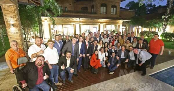 La Nación / Parlamentarios de Honor Colorado brindan su respaldo a Horacio Cartes
