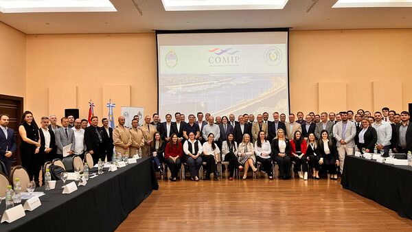 Acuerdan acciones para mejorar navegabilidad del Paraná ante coyuntura climática - .::Agencia IP::.