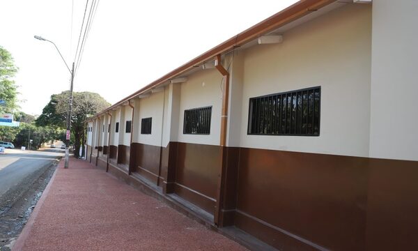 Inauguran mejoras en emblemática escuela de Franco